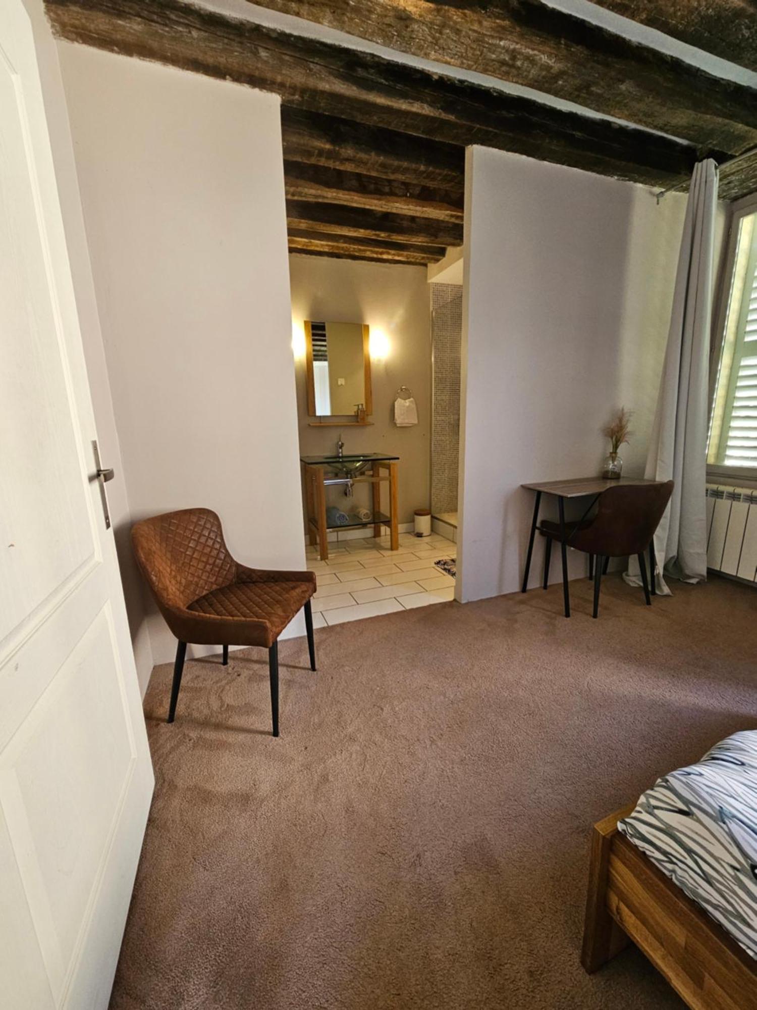Hotel Chambre Avec Salle De Bain Donzy Exteriér fotografie